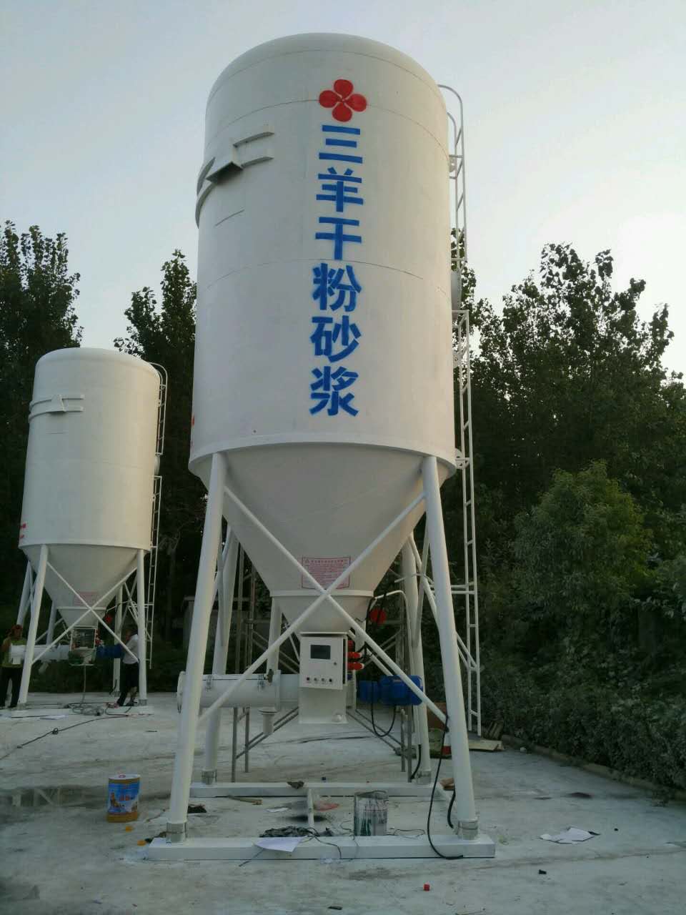 連續(xù)式干混砂漿攪拌機及儲料罐